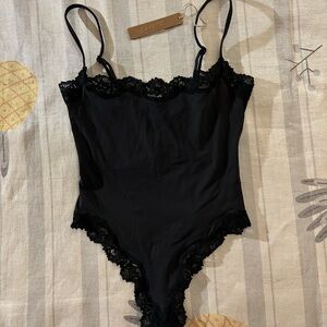 SKIMS Fits Everybody Lace Cami Bodysuit